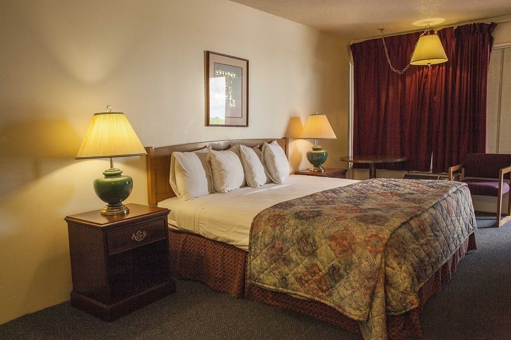Crestview Hotel